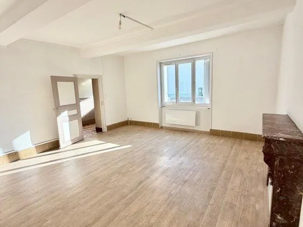 Appartement à aménager de 53m2 avec Grande terrasse de 18m2 et un Jardin