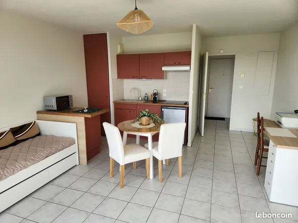 Studio meublé 32 m² - Balcon plein sud - Parking - Proche gare et centre-ville d'Arras
