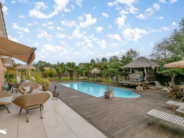 Maison 7 pièces 226 m²