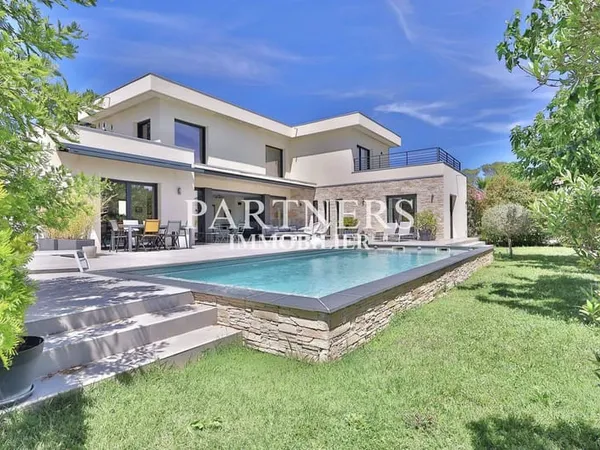 Maison 6 pièces 234 m²