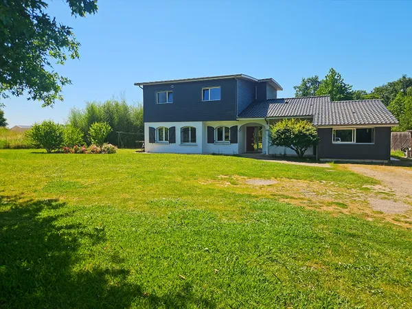 Maison familiale à vendre à Eyres-Moncube