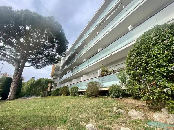 Studio 1 pièce 28 m²