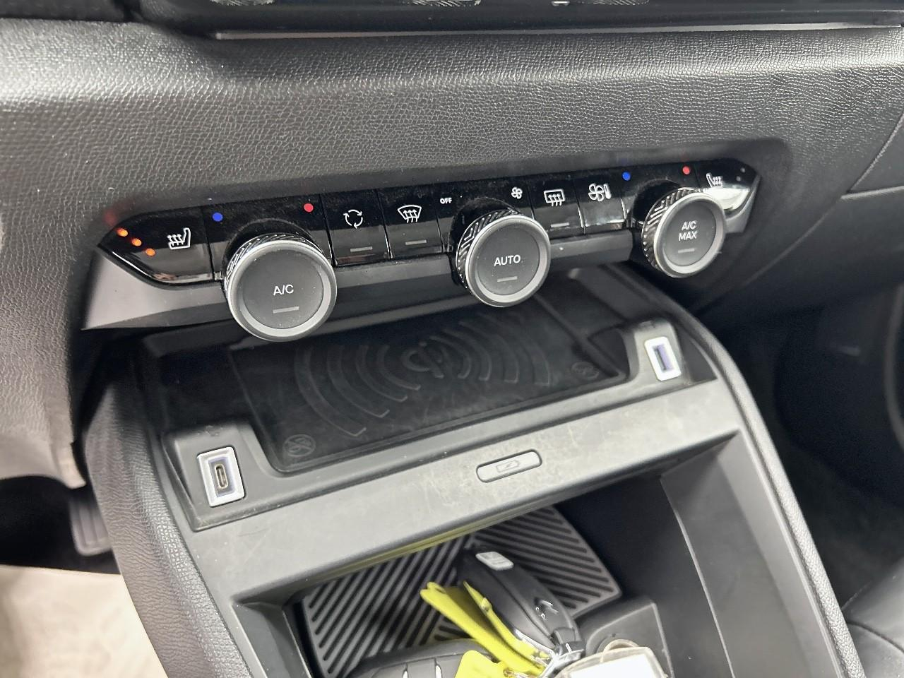 Citroën C4 X e-c4 x 136 ch automatique shine — photo 24