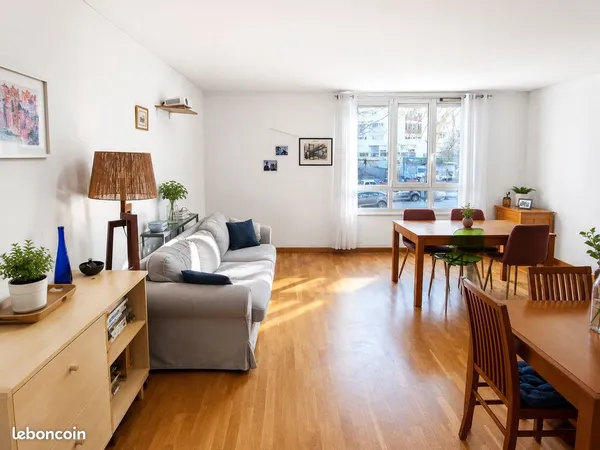 Appartement familial 84m2 3CH - grande pièce de vie - 1er étage - proche école et bus