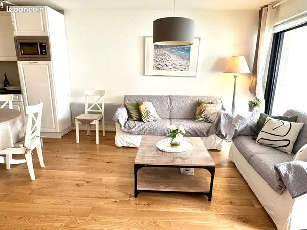 Appartement 47 m² - hyper Centre -parking et cave - Plage à 300 m