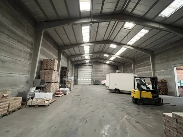 Entrepôt 3000 m²