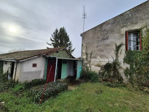 MAISON À RÉNOVER À SURGÈRES