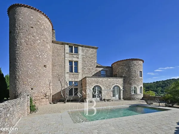 Chateau 10 pièces 380 m²