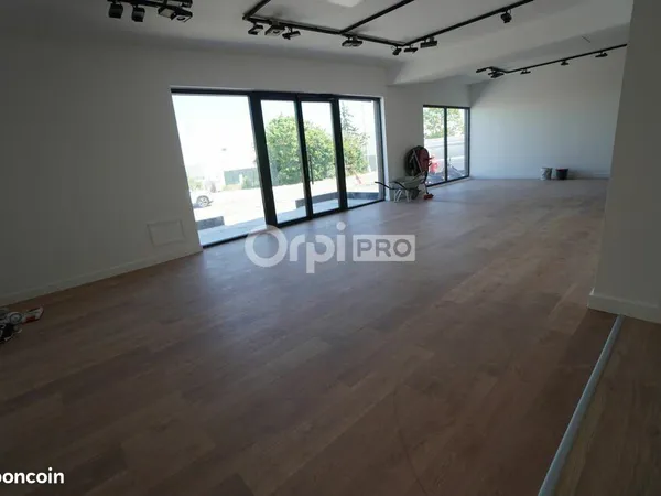 Local commercial 341 m²