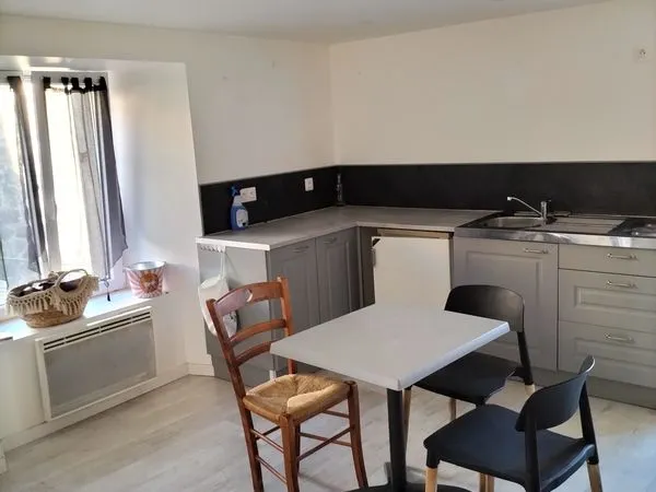 Appartement Location Saint-Privat-d'Allier 1p 30m² 350€