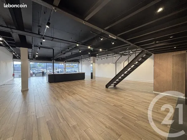 Commerce 220 m²