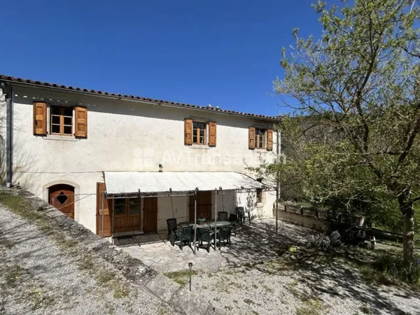 maison 110 m2, piscine sur 6700 m2 de jardin