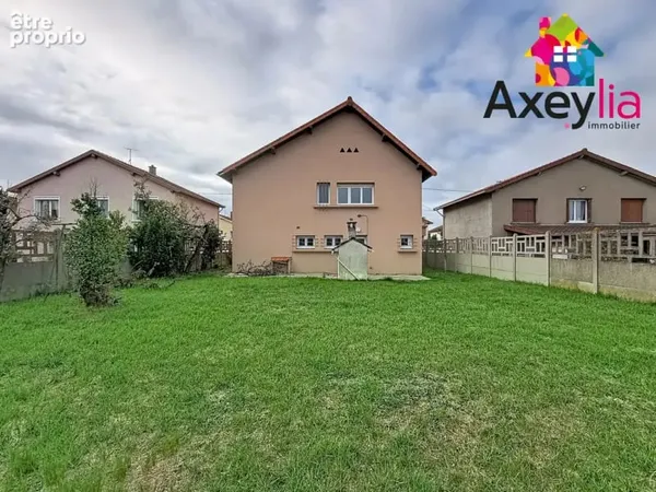 A vendre - mably - maison d'habitation rénovée élevée sur sous-sol avec trois chambres, garage et te