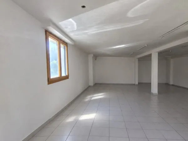 Local lumineux 130 m2