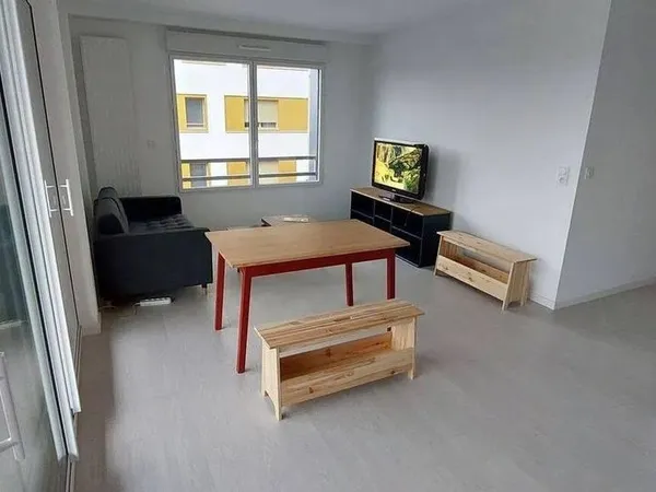 T3 meublé 63 m² avec balcon et parking, proche campus de Beaulieu