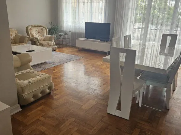 VILLEURBANNE - T3 96 m² avec balcon, cave et ascenseur