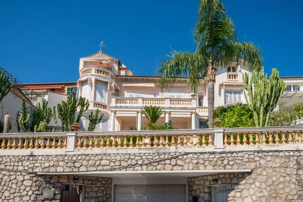 ROQUEBRUNE-CAP-MARTIN - Villa Belle Époque à Rénover - Vue Mer & Monaco