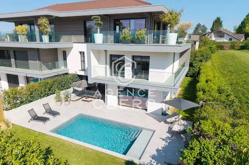 Maison 7 pièces 217 m²