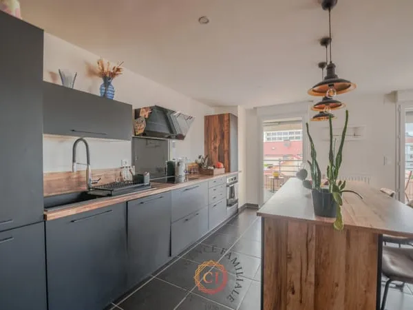 Situé à Clermont-Ferrand, un appartement d'environ 82,10 m2