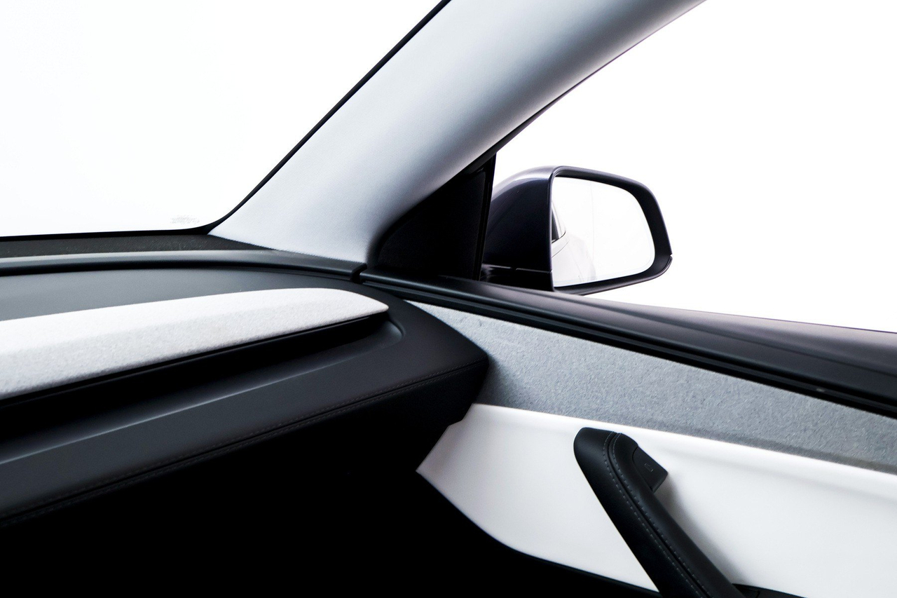 Tesla Model Y — photo 23