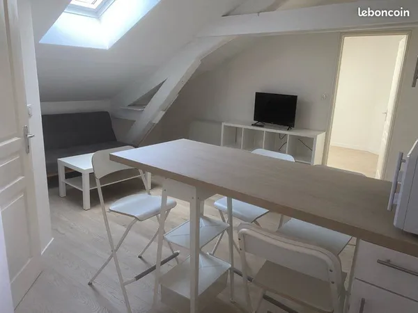 Appartement de type T1 Entièrement meublé place Chavanelle