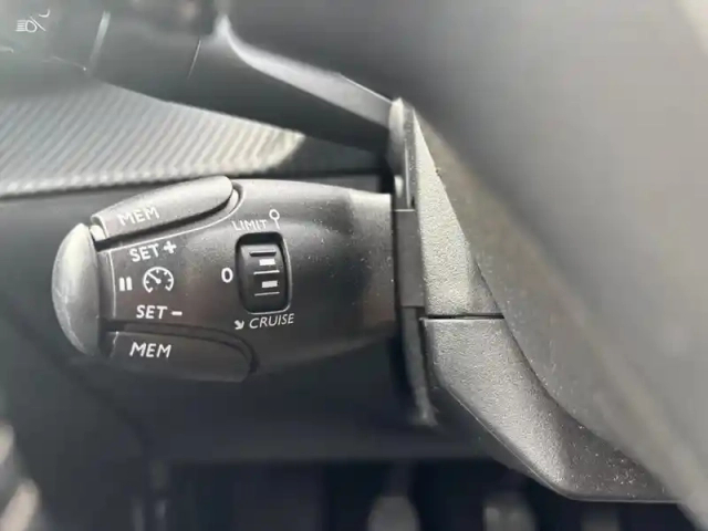 Peugeot 208 puretech 75 s&amp;s bvm5 style — photo 18