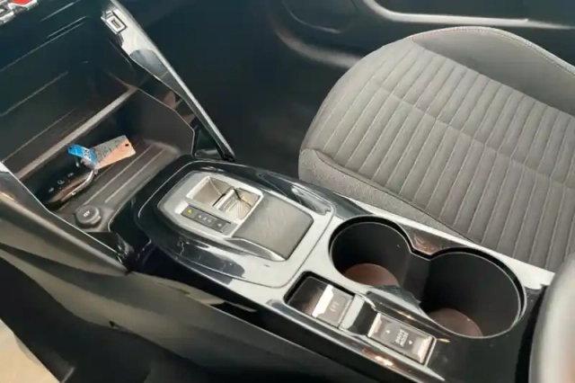 Peugeot 208 electrique 50 kwh 136ch — photo 10