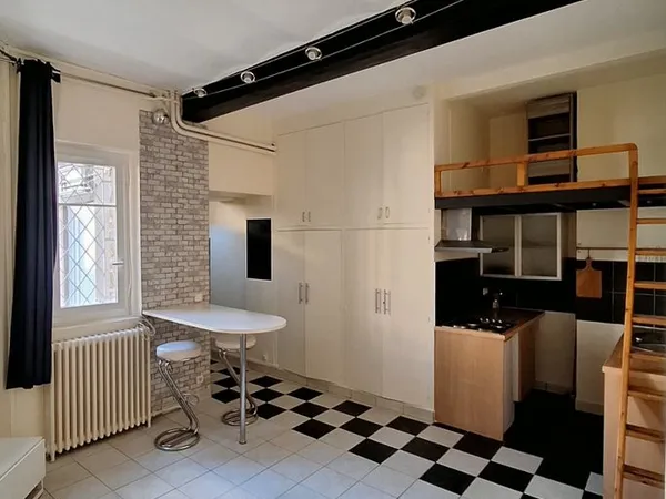 Studio loft lumineux Mezzanine Métro Robespier
