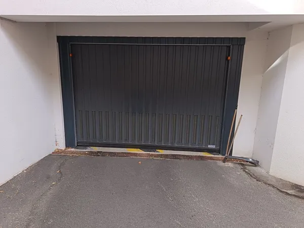 Parking fermé box A GAGNY 93 SIS AU 4 avec Léon Bry