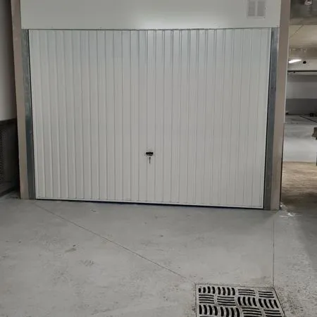 Garage fermé et sécurisé de 17 m² à Clamart — Grand format, accès T6 immédiat