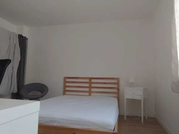 Chambre avec sa salle d'eau privative