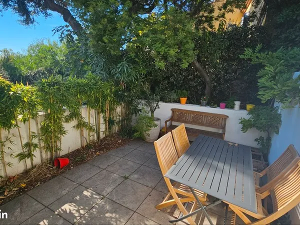 CASSIS - Appartement comme une maison de 92 m² - 3 niveaux - Terrasses - Garage électrifié - Parking