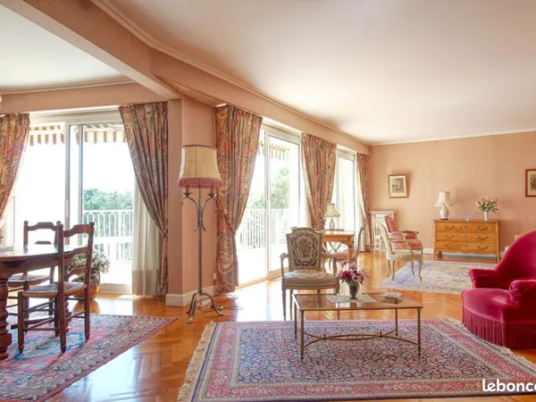 Appartement 7 pièces 143 m²