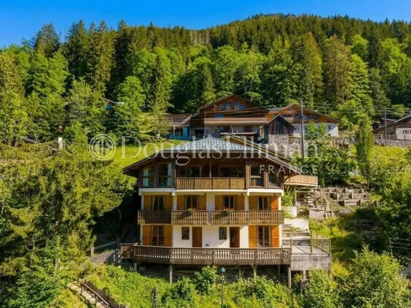 Chalet 9 pièces 240 m²