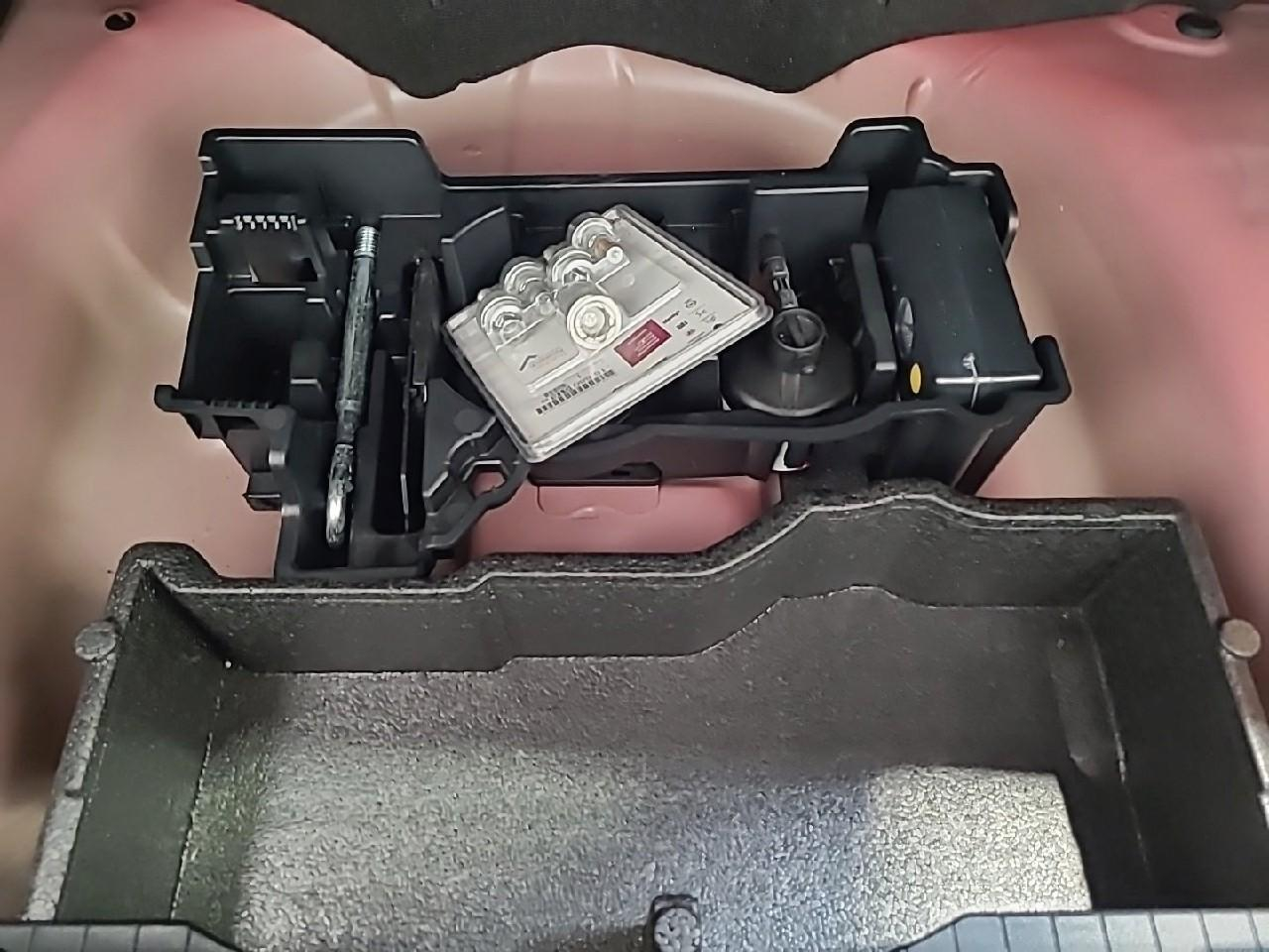 Peugeot 2008 puretech 130 s&s eat8 allure — photo 25