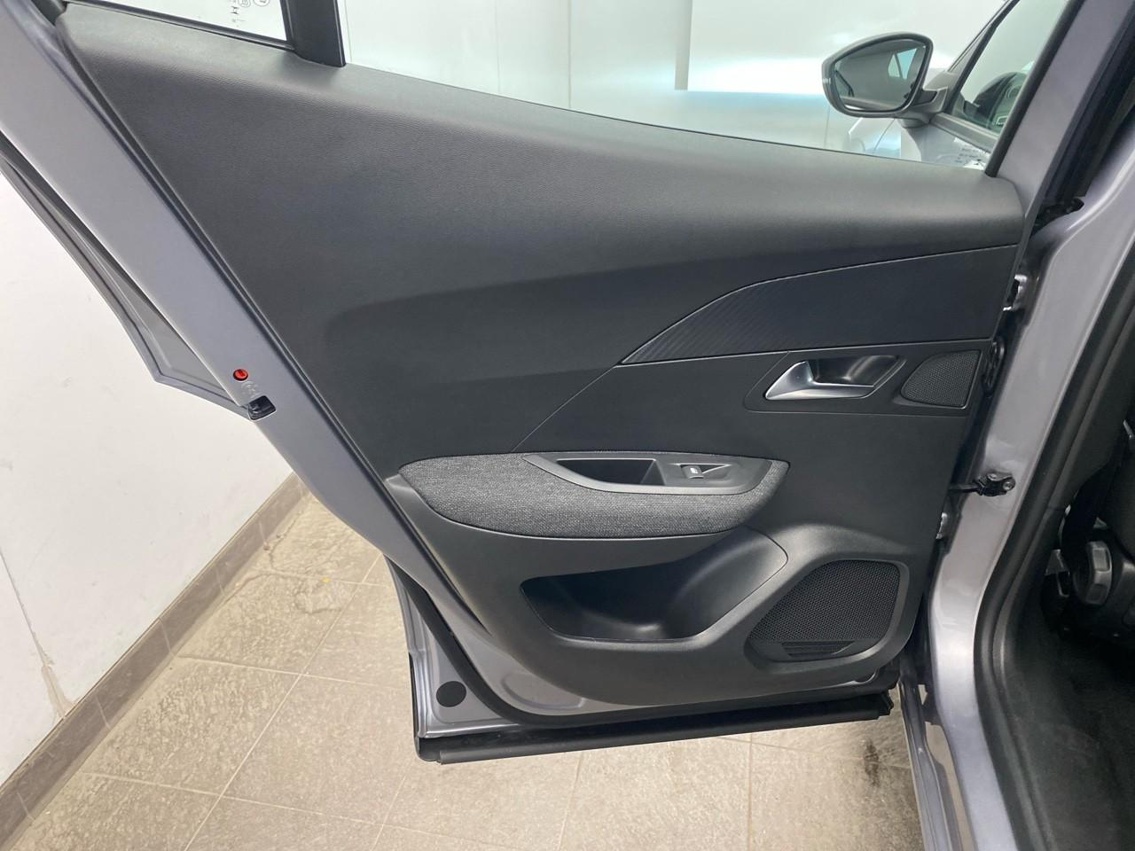Peugeot 2008 hybrid 136 e-dcs6 style — photo 21