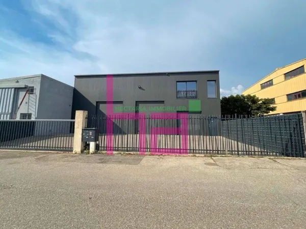 Local d'activité 555 m²