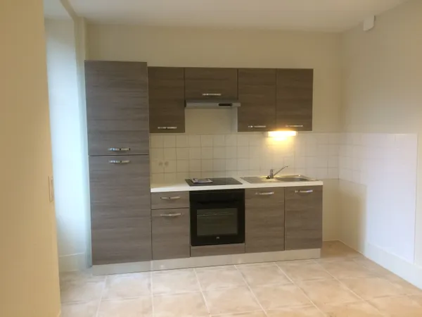 A louer studio de 27 m2 centre ville de Charolles 71120 Très bon état.