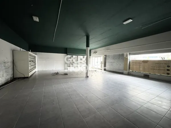 GRENOBLE - Ensemble immobilier à vendre comprenant un local commercial et un appartement T3