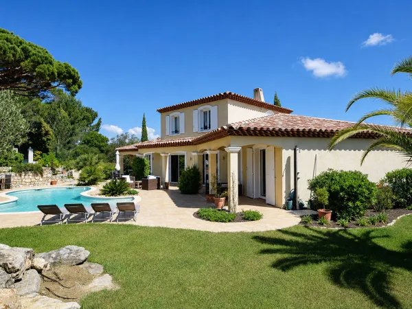 SAINT-RAPHAËL ? VALESCURE , VILLA D'EXCEPTION DANS DOMAINE SÉCURISÉ