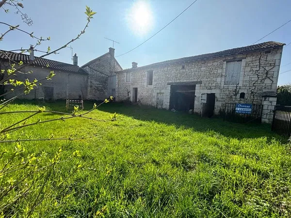 Ancienne ferme avec dépendances à MARCAY