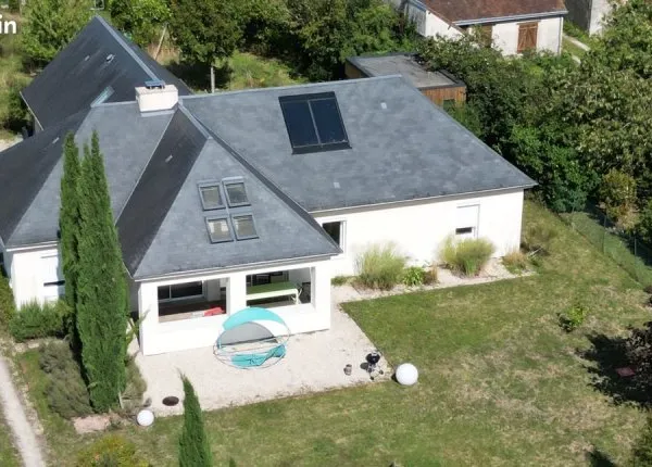Maison moderne sur grand terrain arboré piscinable