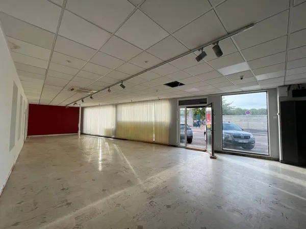 Local commercial 85 m²