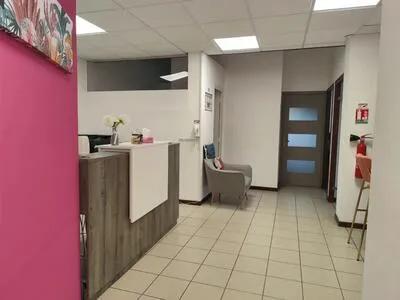À LOUER - Superbes Bureaux Aménagés et Équipés de 86 m² - Parking Privatif