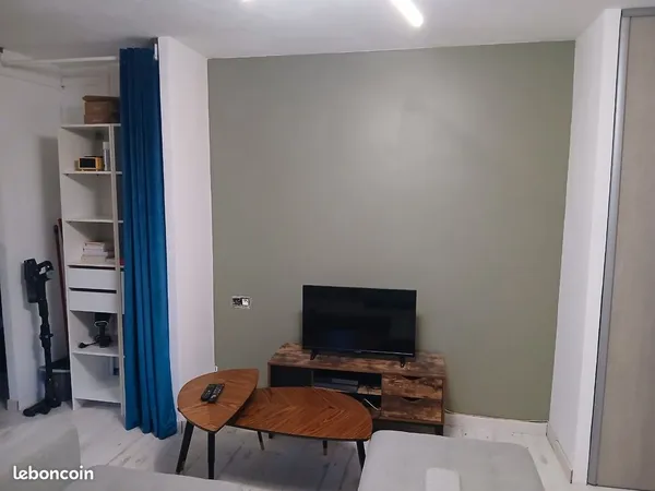 Á louer - Studio meublé de 29,7 m² à Orvault avec parking et cave