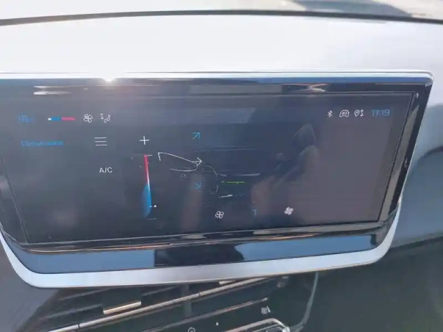 Peugeot 208 puretech 75 s&amp;s bvm5 — photo 19