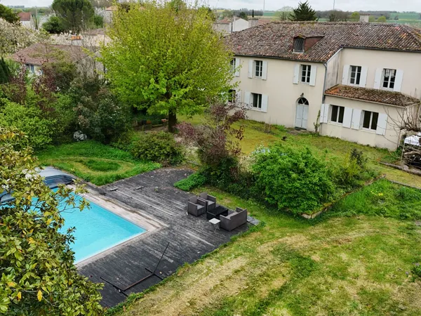 Maison 6 pièces 318 m²