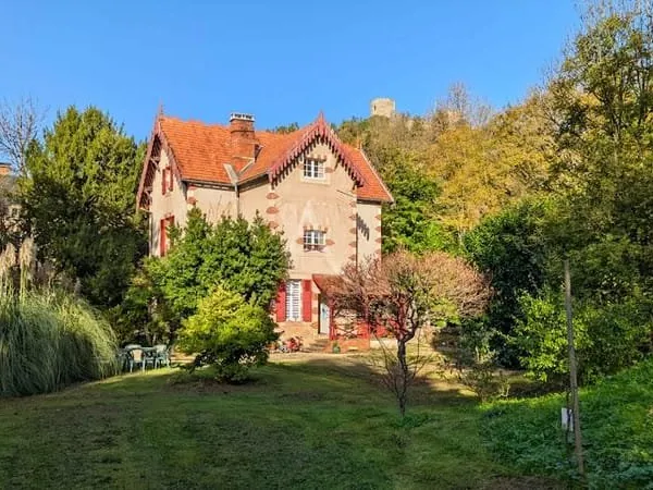 Maison 10 pièces 263 m²