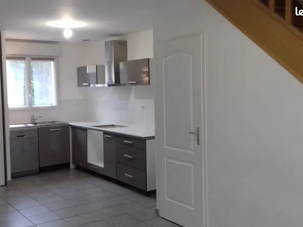Beau t2 en maison mitoyenne