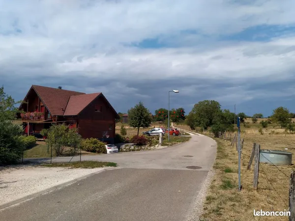 A saisir Terrain Plane de 30 Ares accessible facilement - Très proche des habitations